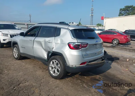 2025 Jeep Compass Latitude 4X4 z USA, uszkodzony, nr VIN 3C4NJDBN5ST544793